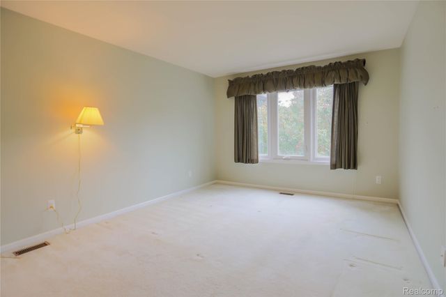 16768 Pearlcreek Court N, Macomb Township, MI 48042