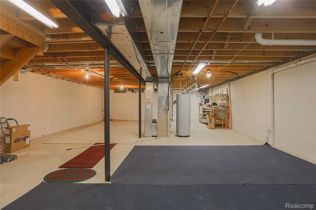 16768 Pearlcreek Court N, Macomb Township, MI 48042