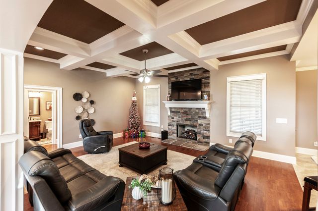 120 Spy Glass Way, Hendersonville, TN 37075