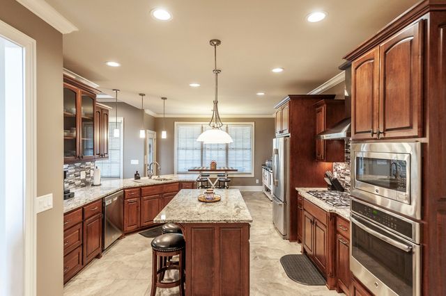 120 Spy Glass Way, Hendersonville, TN 37075