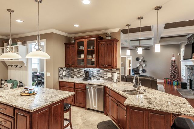 120 Spy Glass Way, Hendersonville, TN 37075