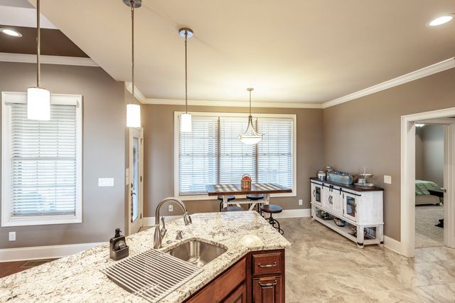 120 Spy Glass Way, Hendersonville, TN 37075