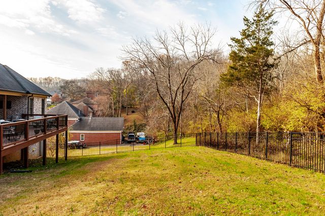 120 Spy Glass Way, Hendersonville, TN 37075