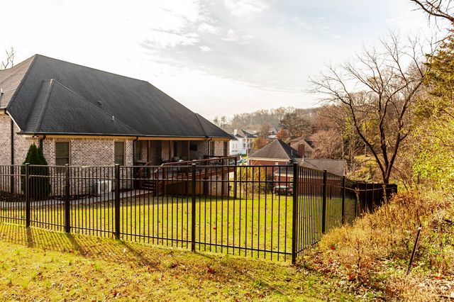 120 Spy Glass Way, Hendersonville, TN 37075