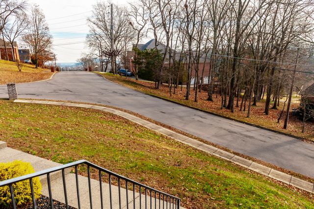 120 Spy Glass Way, Hendersonville, TN 37075