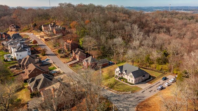 120 Spy Glass Way, Hendersonville, TN 37075