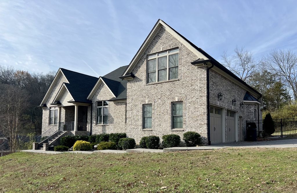 120 Spy Glass Way, Hendersonville, TN 37075