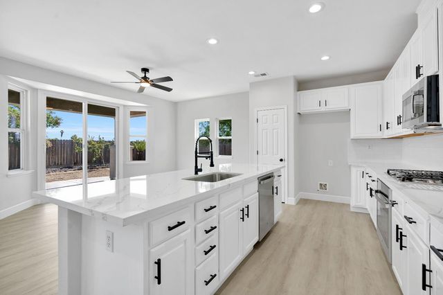 2090 N Delbert Avenue, Fresno, CA 93722