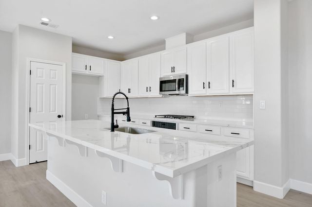 2090 N Delbert Avenue, Fresno, CA 93722
