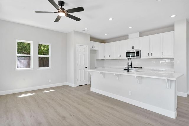 2090 N Delbert Avenue, Fresno, CA 93722