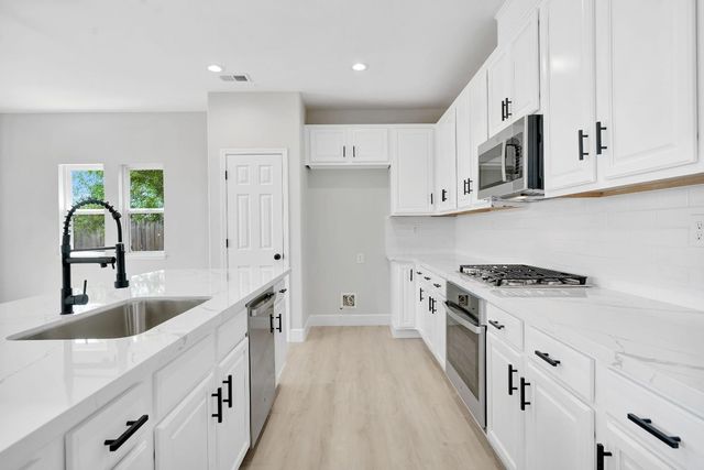 2090 N Delbert Avenue, Fresno, CA 93722