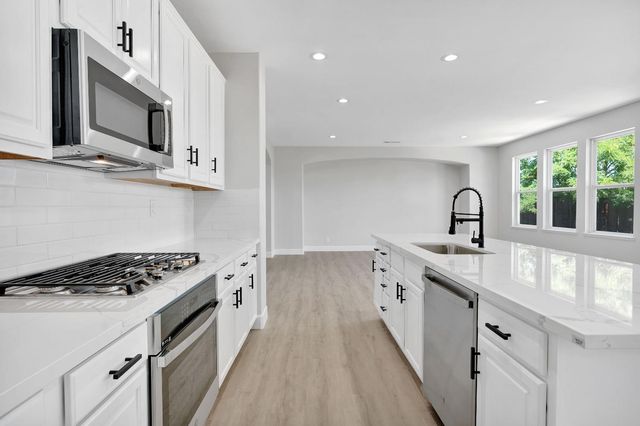 2090 N Delbert Avenue, Fresno, CA 93722