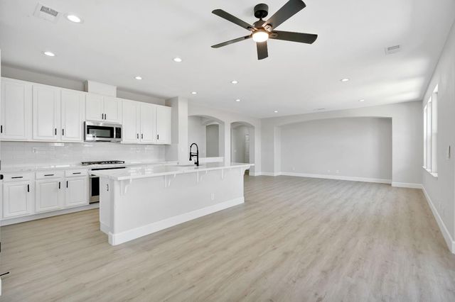2090 N Delbert Avenue, Fresno, CA 93722