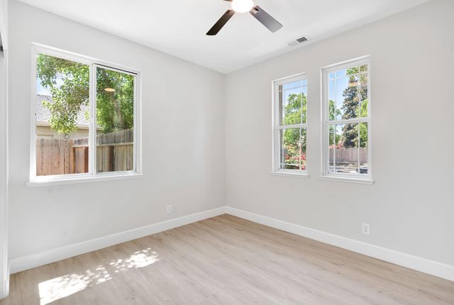 2090 N Delbert Avenue, Fresno, CA 93722