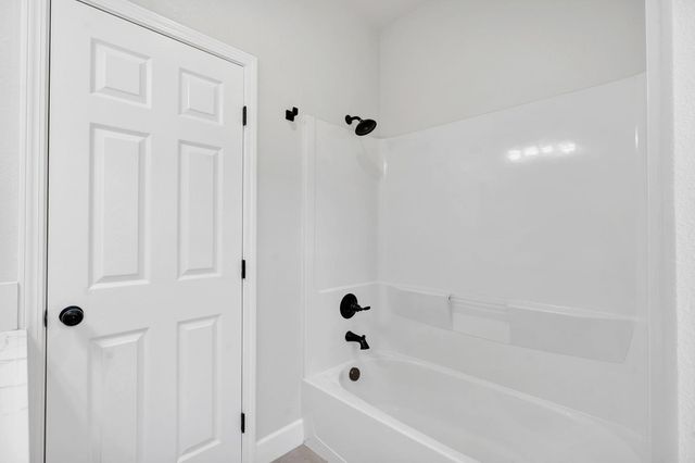 2090 N Delbert Avenue, Fresno, CA 93722