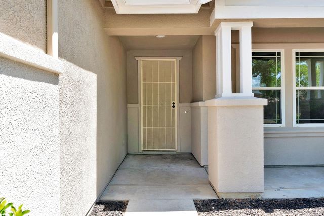 2090 N Delbert Avenue, Fresno, CA 93722