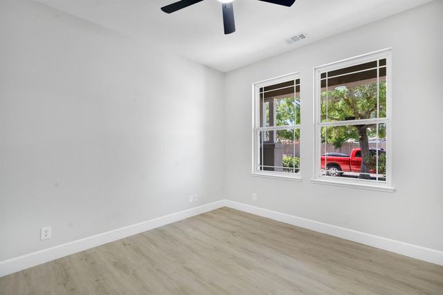 2090 N Delbert Avenue, Fresno, CA 93722