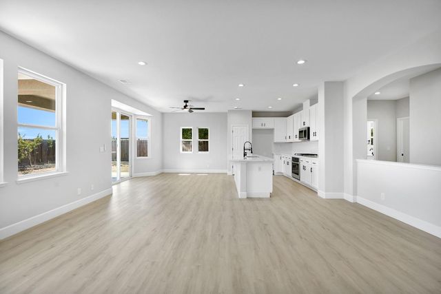 2090 N Delbert Avenue, Fresno, CA 93722