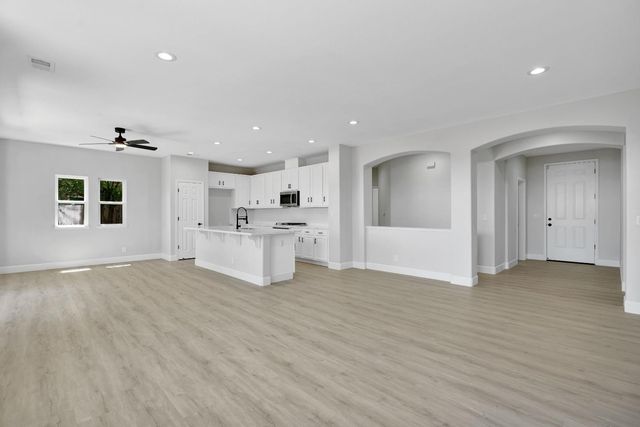 2090 N Delbert Avenue, Fresno, CA 93722