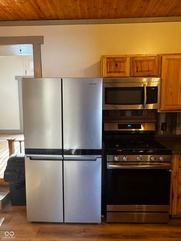 7605 Oak Street, Poland, IN 47868