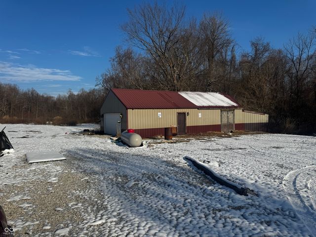 7605 Oak Street, Poland, IN 47868