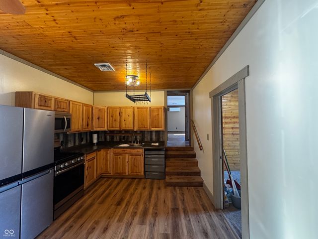 7605 Oak Street, Poland, IN 47868