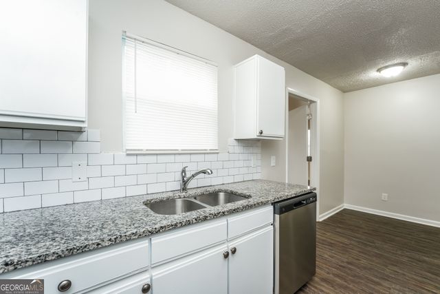 5439 Farmview Close, Stone Mountain, GA 30088