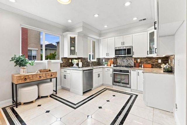 7371 Rainbow Drive, Cupertino, CA 95014
