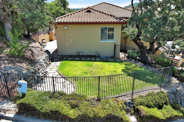 382 Knoll Dr, Fairfield, CA 94534