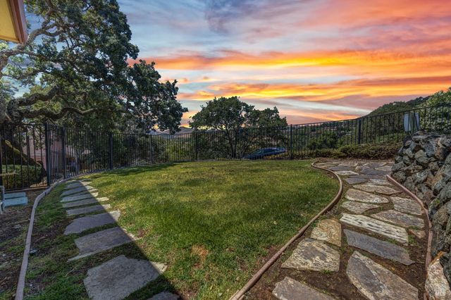 382 Knoll Dr, Fairfield, CA 94534