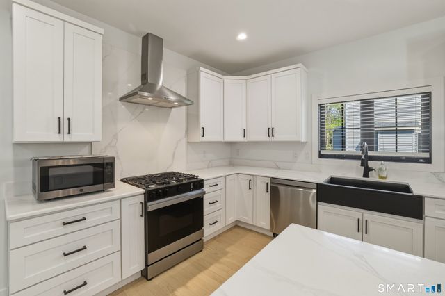 67 Luca Lane, Wethersfield, CT 06109