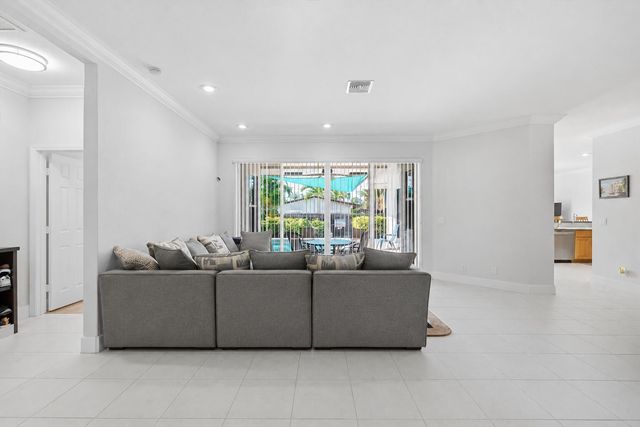 517 SE 7TH Avenue, Deerfield Beach, FL 33441