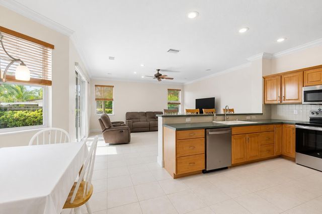 517 SE 7TH Avenue, Deerfield Beach, FL 33441