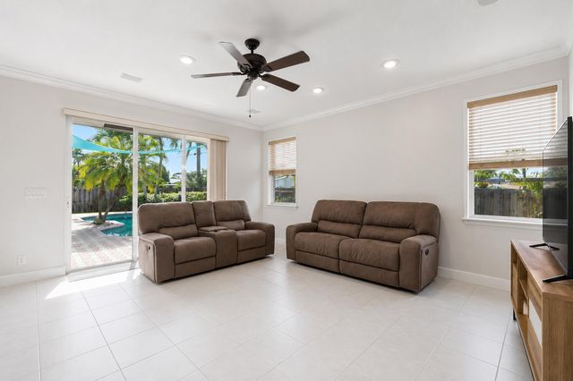 517 SE 7TH Avenue, Deerfield Beach, FL 33441