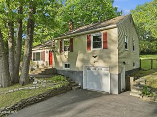 9 W Skyview Drive, Cohoes, NY 12047