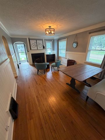 600 SW 5th Avenue, Independence, IA 50644