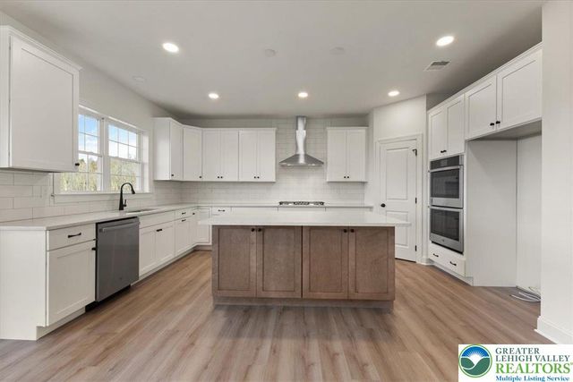 25 Lillian Court 10, Williams Twp, PA 18042