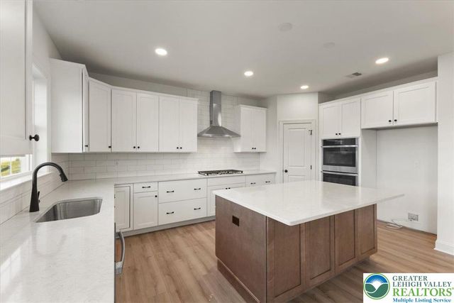 25 Lillian Court 10, Williams Twp, PA 18042