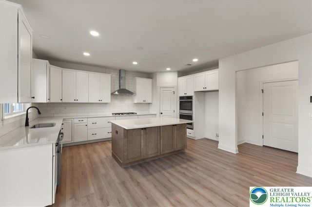 25 Lillian Court 10, Williams Twp, PA 18042