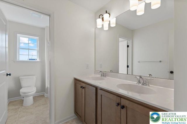 25 Lillian Court 10, Williams Twp, PA 18042