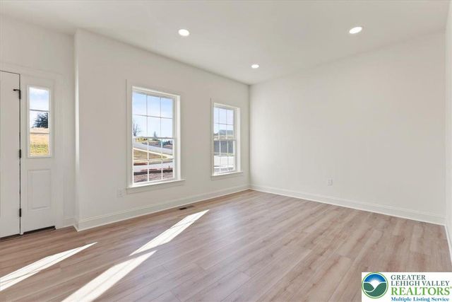 25 Lillian Court 10, Williams Twp, PA 18042