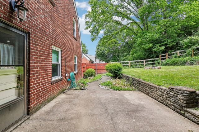 1422 Amsterdam Road, Park Hills, KY 41011