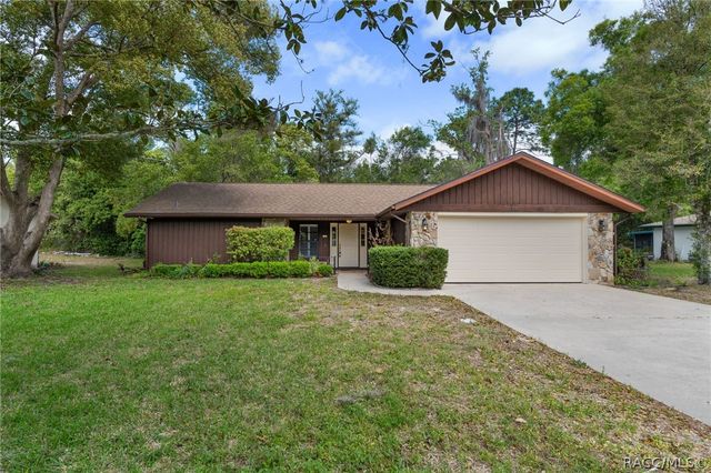 10 Sycamore Circle, Homosassa, FL 34446
