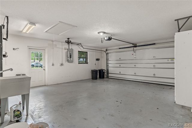 10 Sycamore Circle, Homosassa, FL 34446