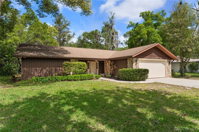 10 Sycamore Circle, Homosassa, FL 34446