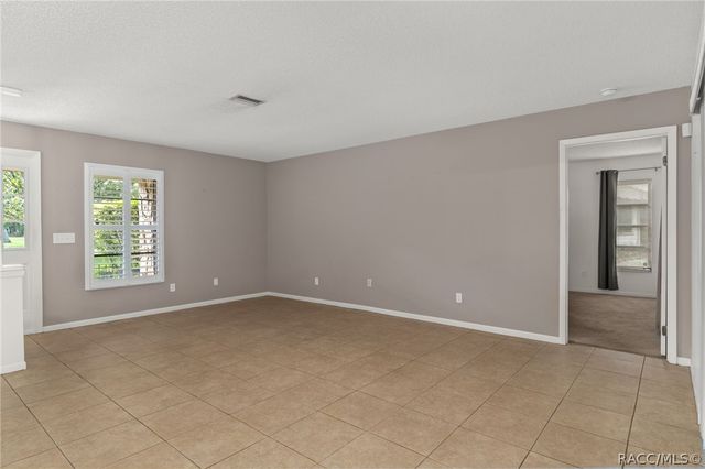 10 Sycamore Circle, Homosassa, FL 34446