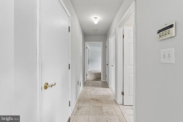 1 LAUNCELOT DR, Monroe Twp, NJ 08831