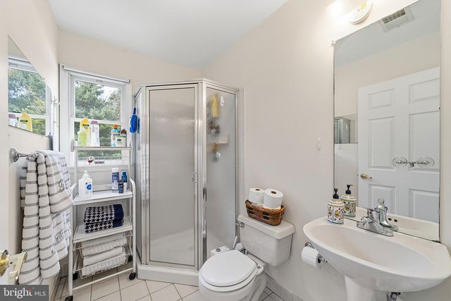 1 LAUNCELOT DR, Monroe Twp, NJ 08831