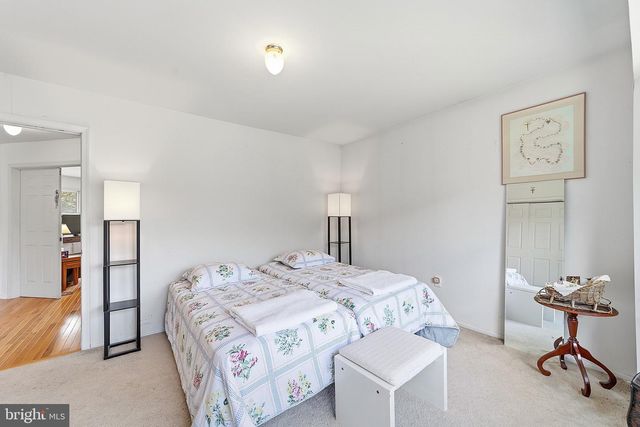 1 LAUNCELOT DR, Monroe Twp, NJ 08831