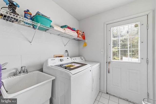 1 LAUNCELOT DR, Monroe Twp, NJ 08831